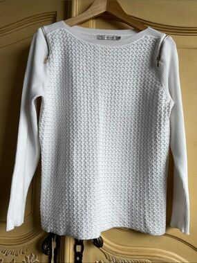 Textured White Crewneck Sweater with Shoulder Zippers